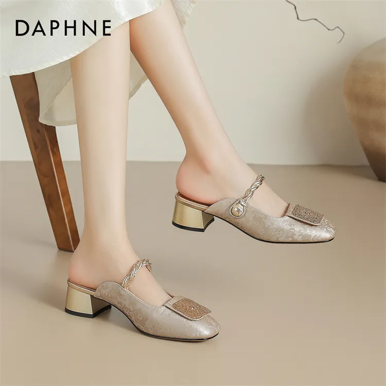 达芙妮包头凉拖鞋女夏季外穿时尚2025新款高级感半拖鞋粗跟穆勒鞋