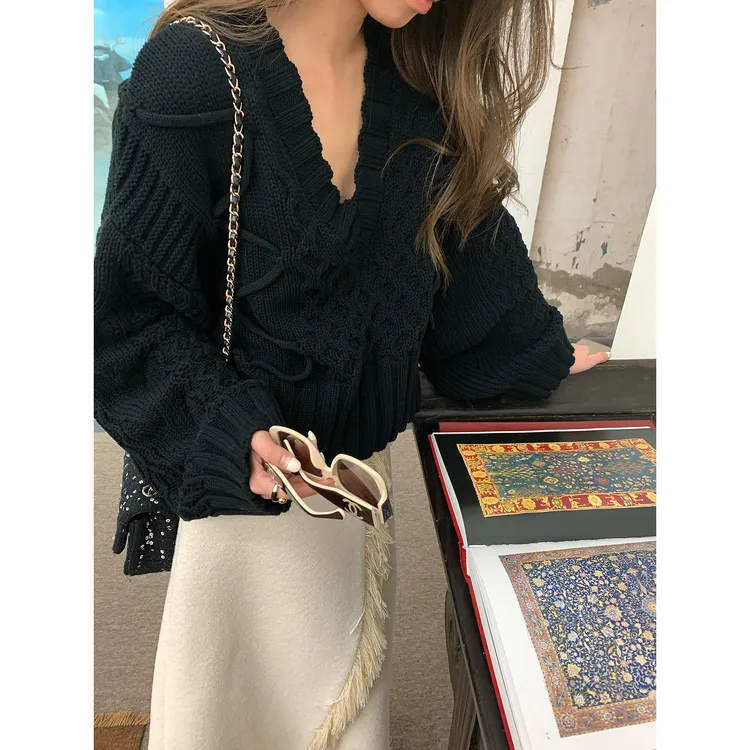 Gakee【昼夜序曲】秋冬黑色圆领套头短款时尚设计感毛衣M39145GK54