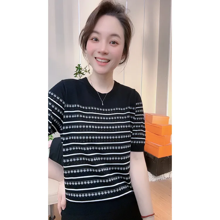 莱赛尔100草莓镂空夏季黑白圆领中袖2025新款针织衫简约女上衣