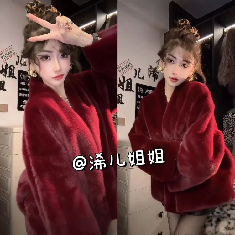 (浠儿姐姐)2025冬季新款鸽血红宽松女装秋冬蝙蝠袖阔版仿貂毛外套