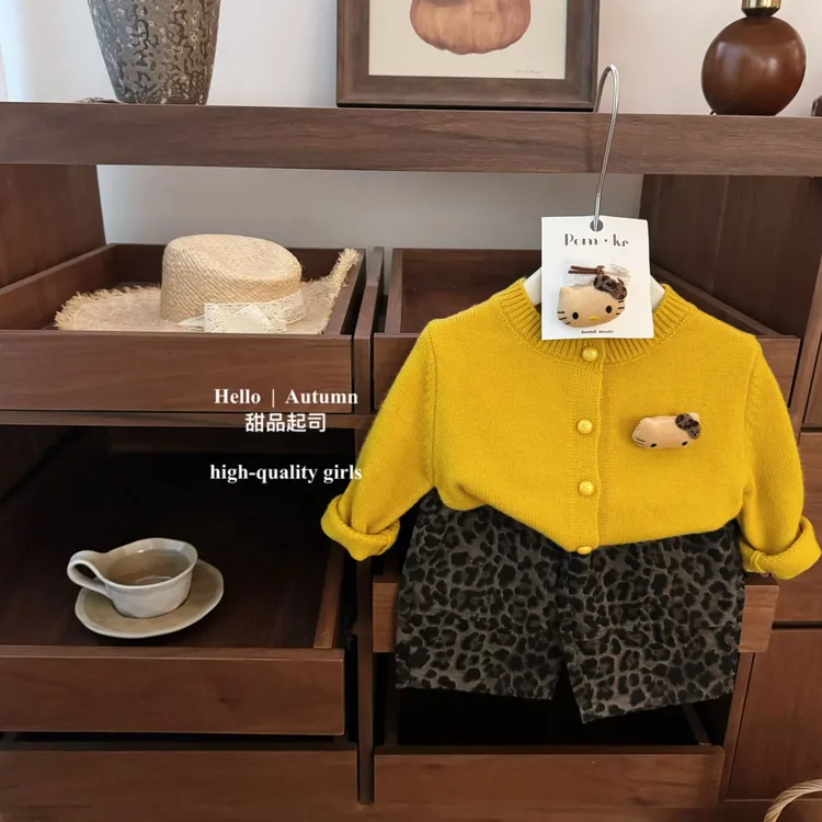 【甜品起司】巨显白！韩系女宝宝黄色毛衣针织开衫豹纹裤洋气套装