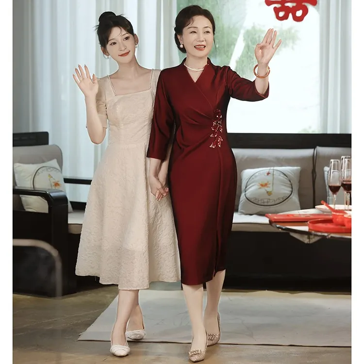 2025新款年轻妈妈婚宴礼服高贵优雅喜婆婆婚礼旗袍喜服显瘦连衣裙