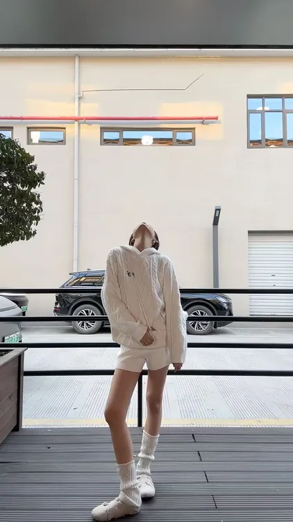 2025春季新款韩系穿搭简约慵懒风套装绞花针织套头卫衣休闲短裤