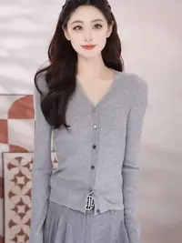 【商场同款】2025秋季新款显瘦百搭坑条V领山羊绒针织长袖开衫女士