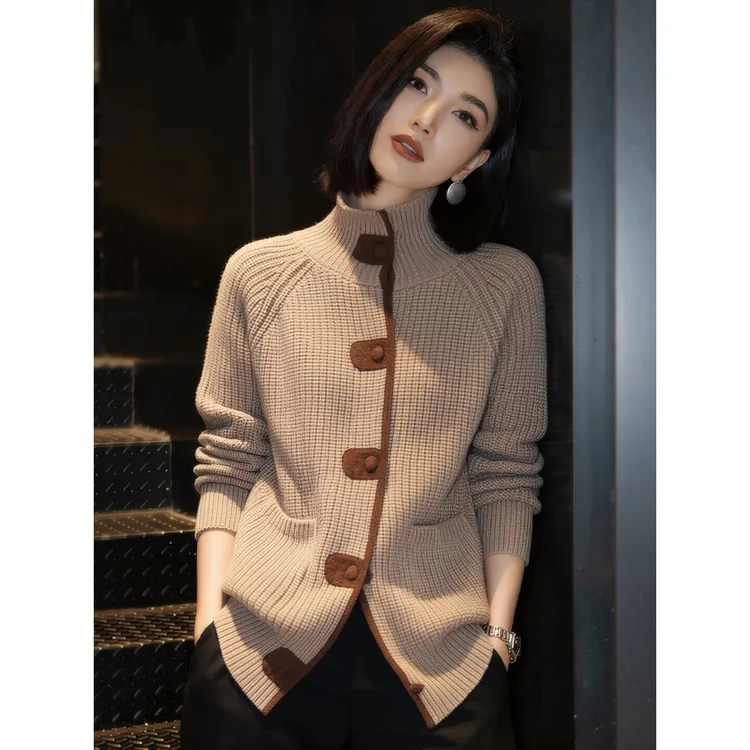 2025新款冬季复古老钱风撞色高领针织开衫女加厚宽松显瘦毛衣外套
