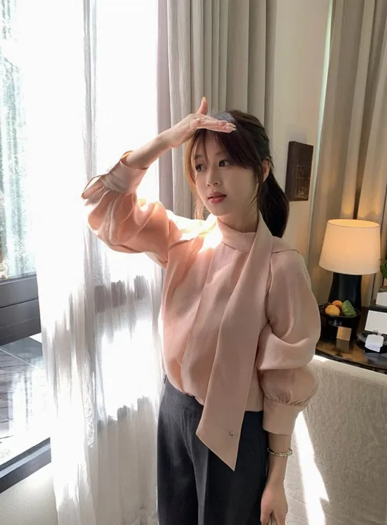 爱豆+《现货现发》法式富家千金粉色衬衫女秋季甜美飘带设计感气质