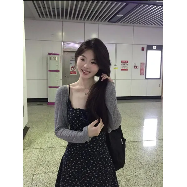 甜辣妹套装薄款长袖灰色开衫外套女夏季碎花吊带连衣裙短裙两件套