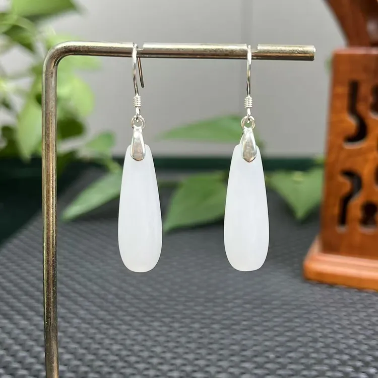 天然珠宝玉石天然一级白新疆玉水滴耳坠s925纯银耳钩防过敏耳饰