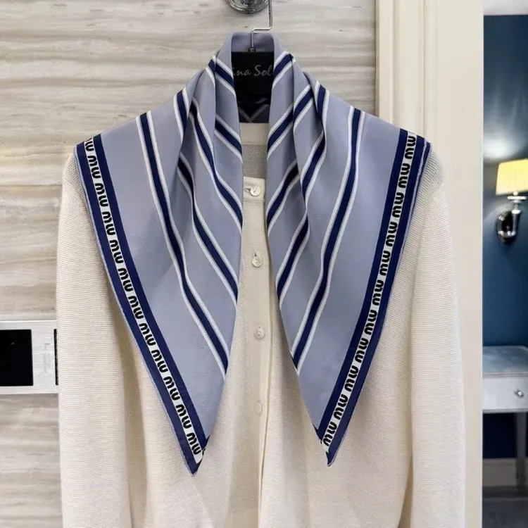 【海蓝假日】70%绵羊毛+30%桑蚕丝轻奢高级感雾霾蓝灰色64cm中方巾 