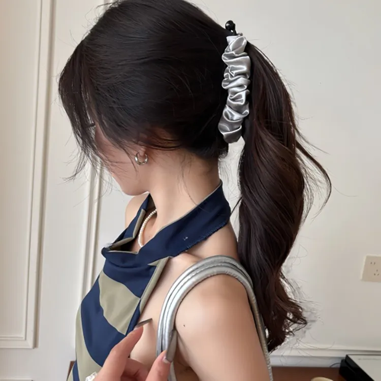 法式缎面褶皱香蕉夹2025新款气质高级感后脑勺发夹简约高马尾夹子