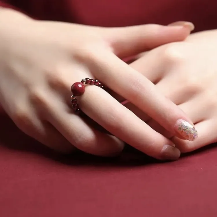 含辰砂工艺品辰砂朱砂戒指女款石榴石弹力绳款百搭戒圈饰品