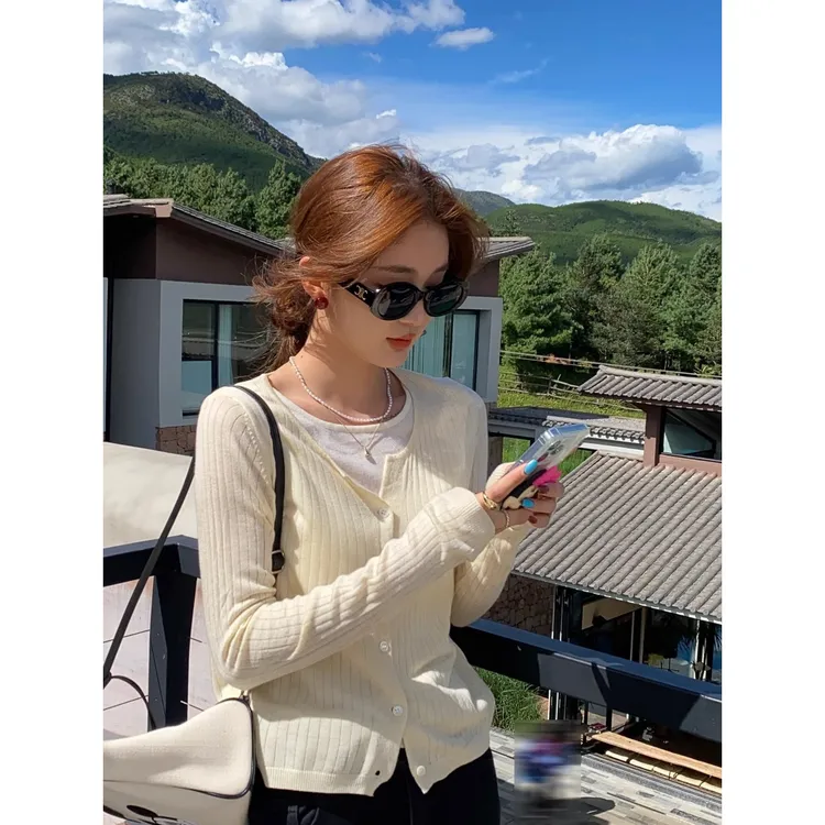 假两件针织上衣女外搭早秋新款杏色薄款毛衣高级感长袖打底衫