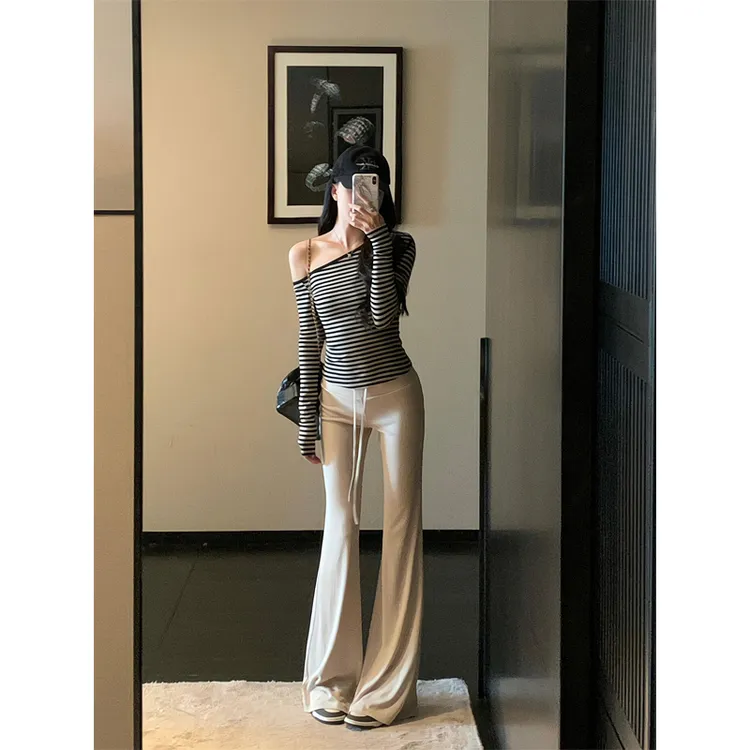 黑咖条纹针织打底上衣斜肩露锁骨长袖T恤微喇休闲裤阔腿拖地长裤