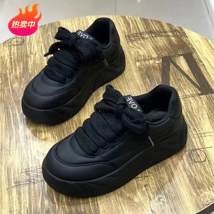 爆款踩屎感厨房专用防滑鞋女款软底运动鞋黑色秋季皮面防水工作上