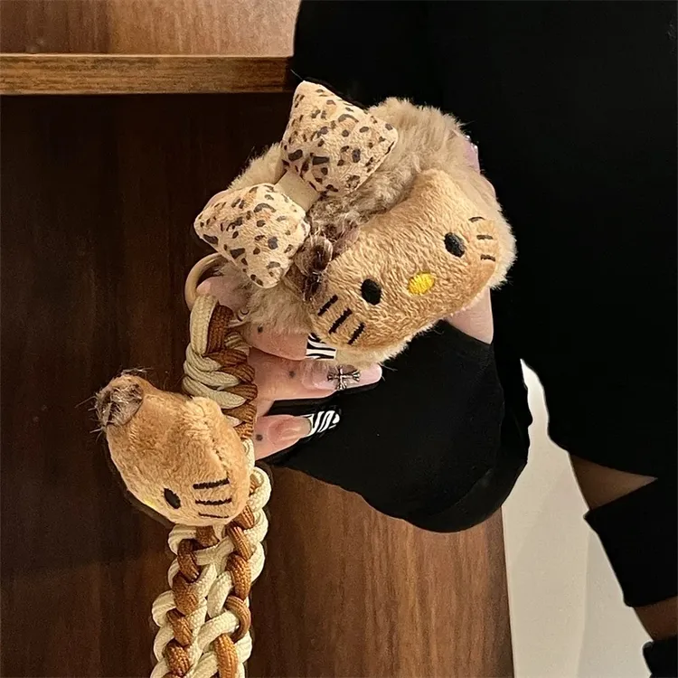 秋冬卡通创意日韩小众创意ins毛绒kitty吊坠挂绳适用苹果airpods1