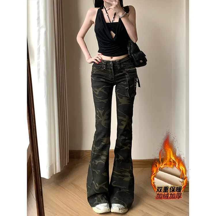 加绒低腰微喇叭迷彩牛仔裤女2025冬季新款潮酷辣妹显瘦弹力工装裤