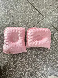 《兵哥外贸》3楼20×27粉色豆豆绒定型枕 发2个