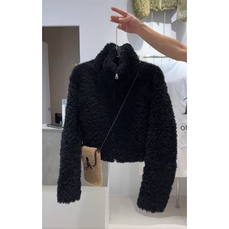 2025冬季新款时尚黑色休闲短款外套设计感高级立领加厚百搭上衣女