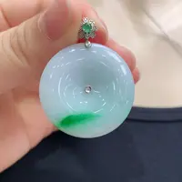 翡翠18K金镶嵌颈饰平安扣