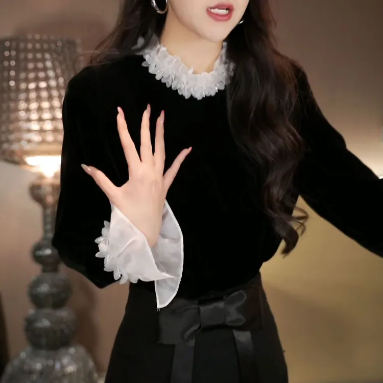 2025秋冬新款时尚洋气设计感蕾丝花边拼接丝绒长袖纯色百搭上衣潮