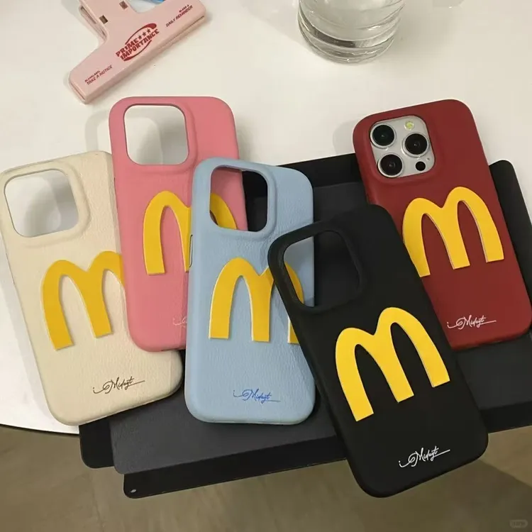 飞虎胜立体麦门M字皮革纹适用iPhone16promax手机壳苹果15全包14