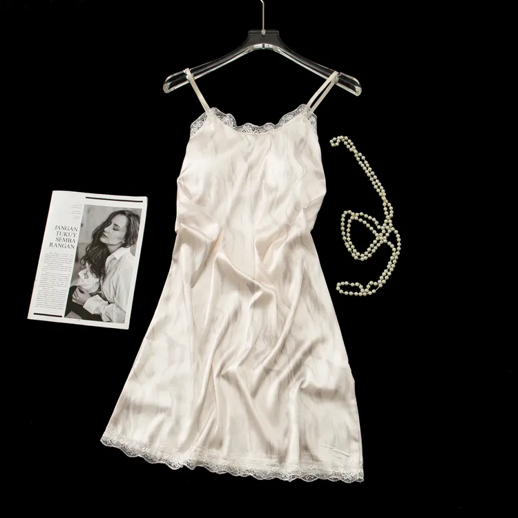 夏季性感吊带睡裙蕾丝带胸垫冰丝睡衣女2025新款高级感中长家居服