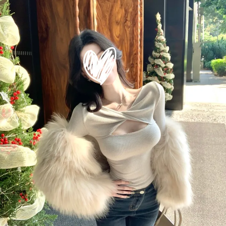 2025秋冬新款扭结纽结交叉镂空长袖T恤新款辣妹修身设计打底上衣