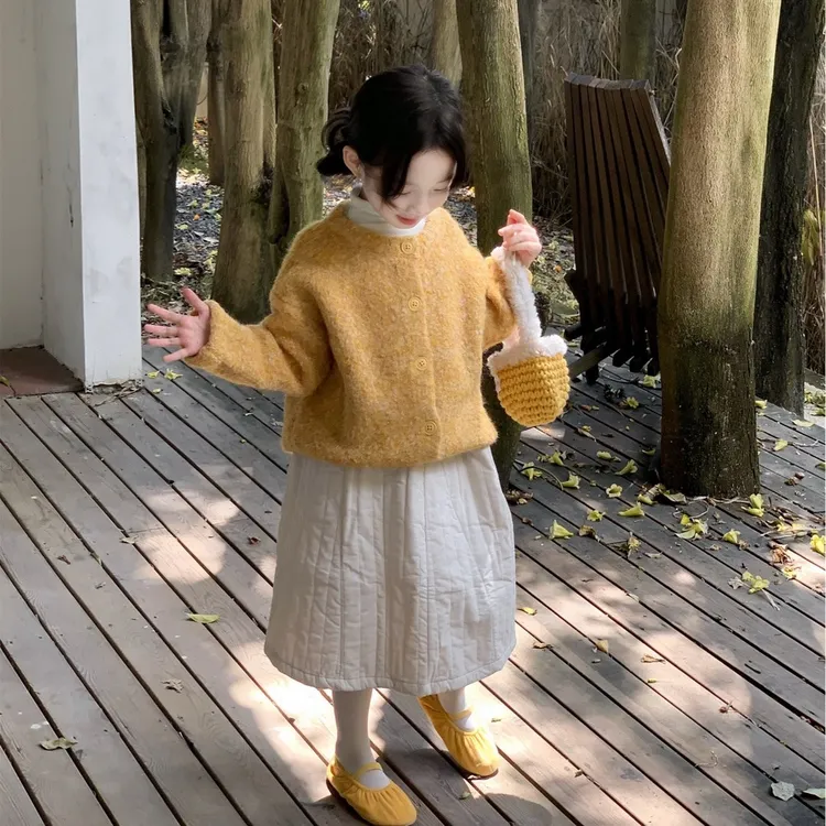 韩国女童25秋冬款田园风黄色显白开衫毛衣加厚外套夹棉半身裙套装