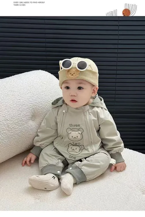 婴儿衣服小熊冲锋衣连体衣开春秋季装款男女宝宝超萌洋气外出哈衣