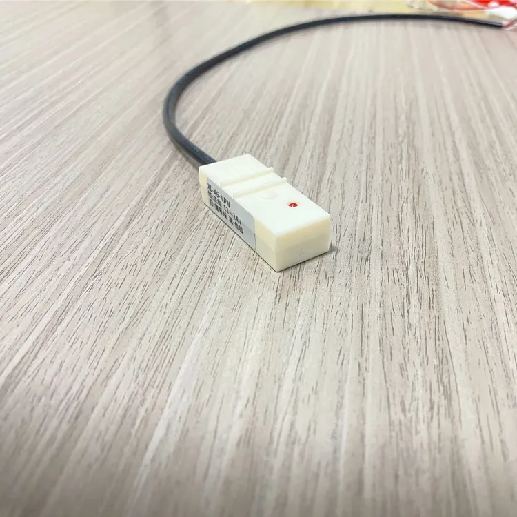 外贴型水流感应器 缺水报警器 有水报警装置非接触式水位感应器