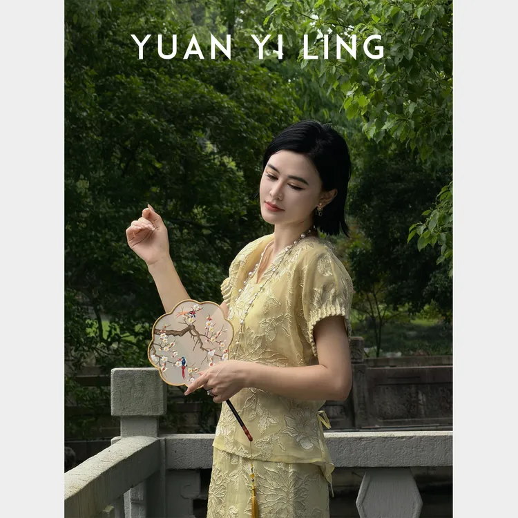 袁艺灵【国色芳华】中式美学手工剪花桑蚕丝V领套装9931