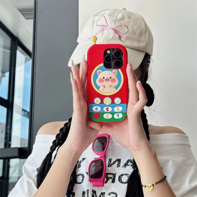 苹果|可爱卡通小猪大哥大适用iPhone17-13立体硅胶手机壳