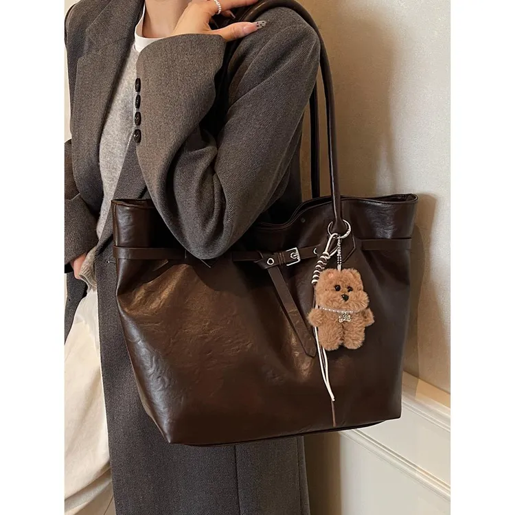 今年流行复古托特包包女2025冬季新款小众通勤单肩包大容量手提包