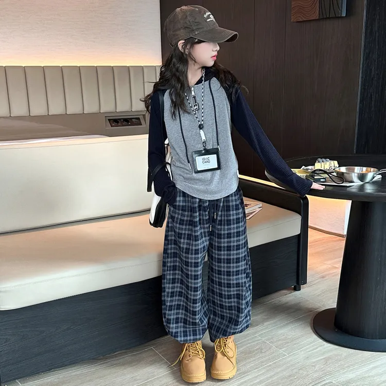 女童秋装套装2025新款韩系时髦中大童修身格纹针织帽衫格子裤套装