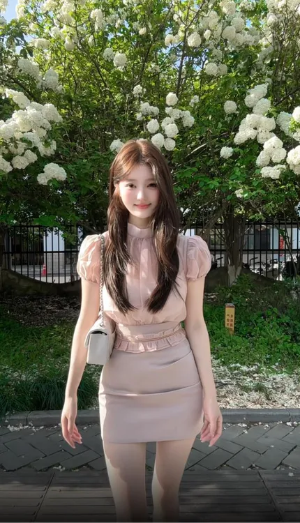 温柔甜美套装春夏气质显瘦设计感微透灯笼袖上衣+半身裙两件套女