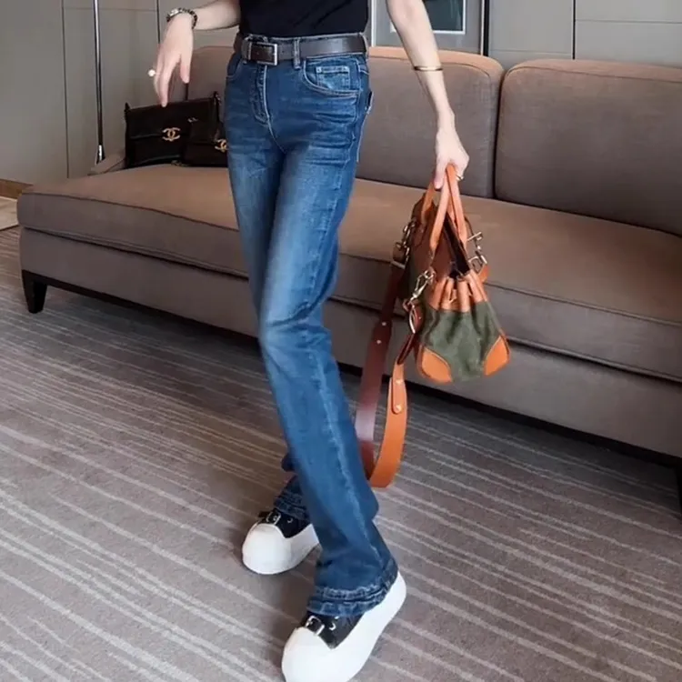 时尚大码牛仔马蹄裤子女2025秋季新款高腰显瘦百搭窄版直筒微喇裤