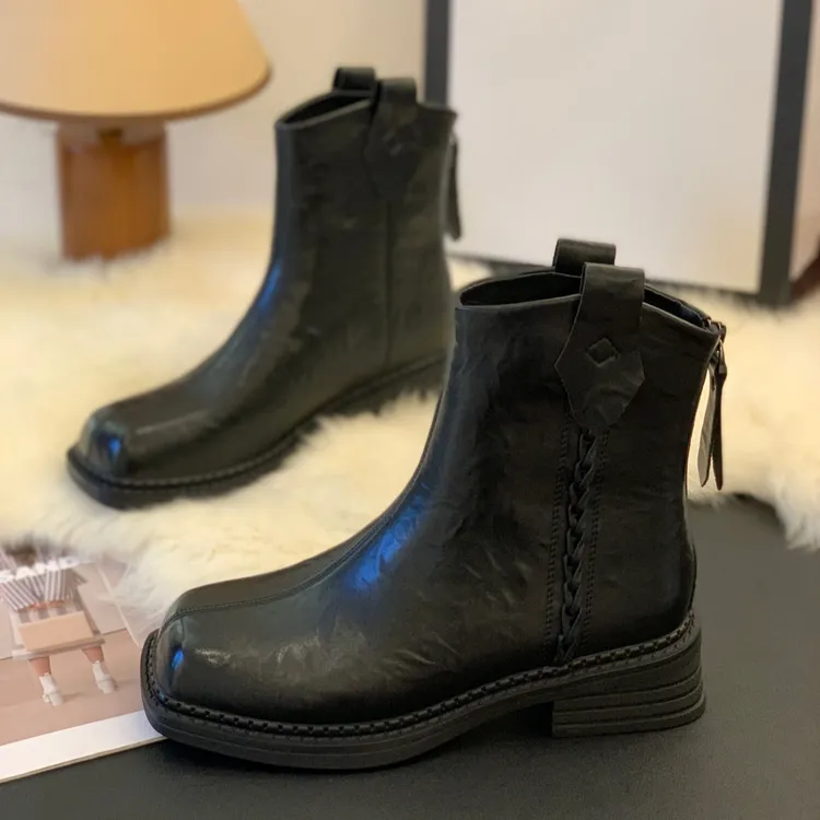 厚底简约气质短靴复古英伦2025年秋季方头舒适百搭增显腿长马丁靴