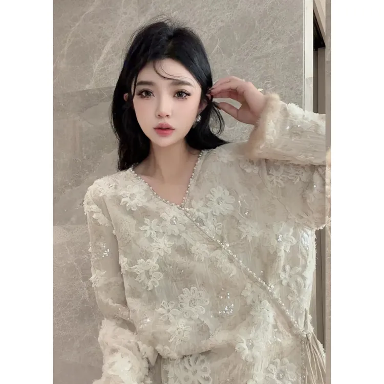 欧货重工仙女气质蕾丝衫2025新款长袖碎花高级感设计师V领打底衫