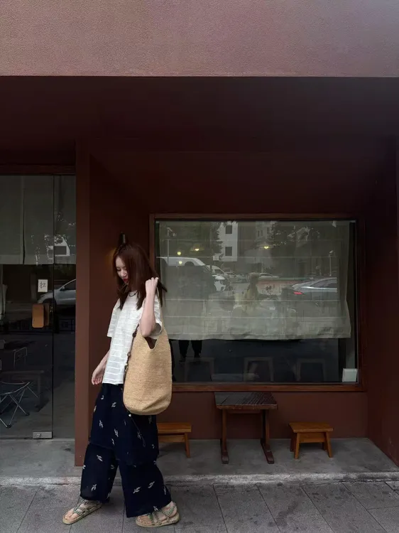 2025春夏新款韩系后背半开纽扣设计圆领条纹宽松小衫拼接抽绳裙裤