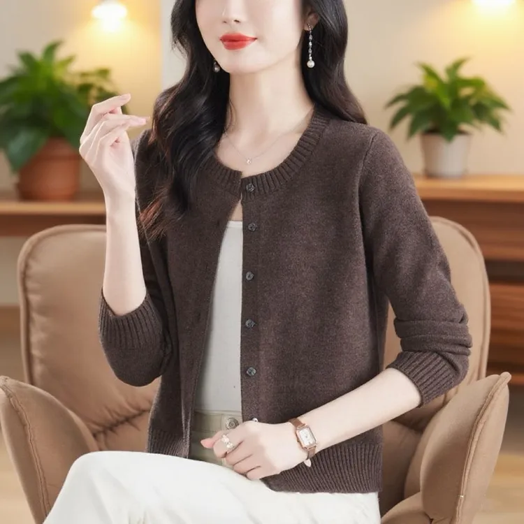 鄂尔多斯市羊毛衫女圆领开衫春秋短款毛衣外套妈妈宽松针织外搭