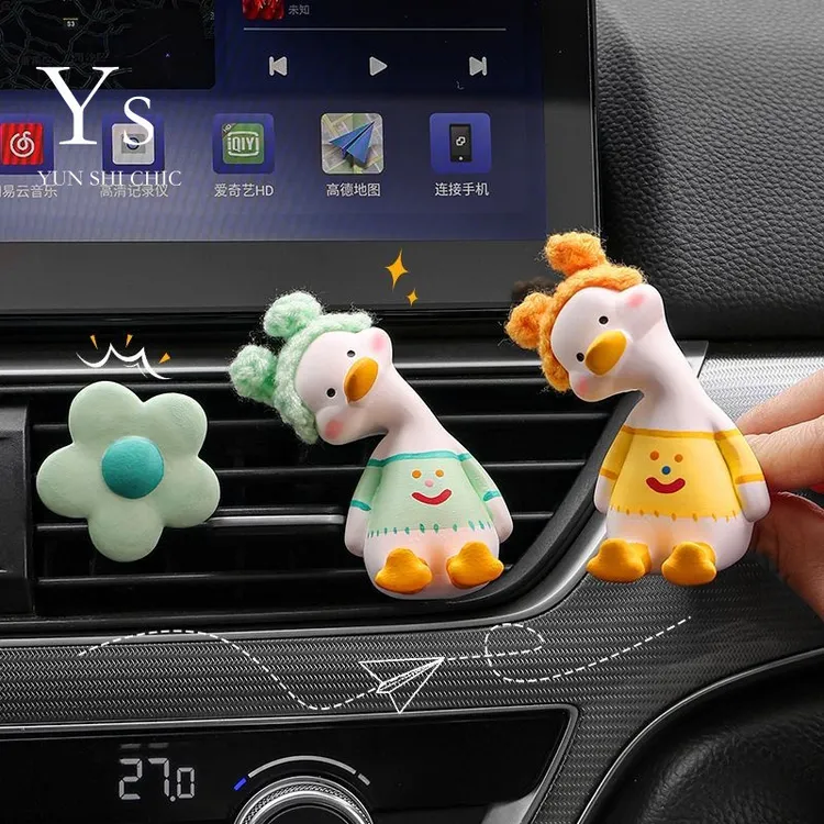 车载香薰出风口摆件女士车内装饰香氛扩香石卡通可爱笑脸歪头鸭子
