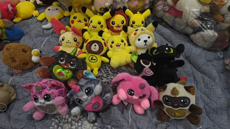 中古毛绒挂件，随机发款式，随机发款式，一包大概配5个