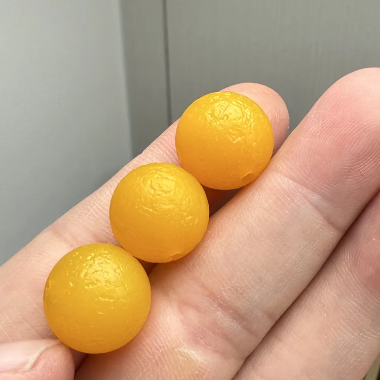 老黄玛瑙圆珠直径15.5-16mm之间多样发一颗