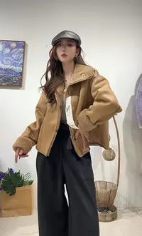194区68A36浅咖色连帽加绒短款女士外套