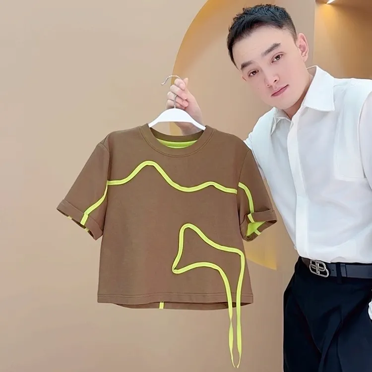 【韩哥女装】《褐衣随春冬》茶褐色撞色盘花圆领T恤6220A