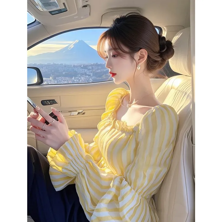 今年爆款高端黄色条纹衬衫女2025早春新款法式气质方领木耳边衬衣