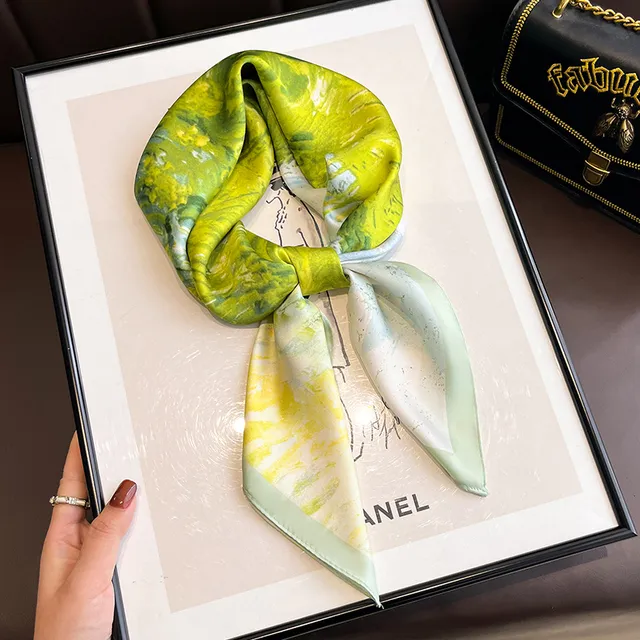 绿色油画小方巾丝巾女春秋冬季护颈饰围脖子妈妈薄纱巾围巾70x70