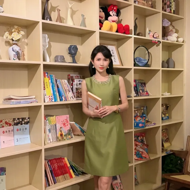 【绿野藤香】25177 安妮老板 法式重工钉珠收腰名媛有口袋连衣裙