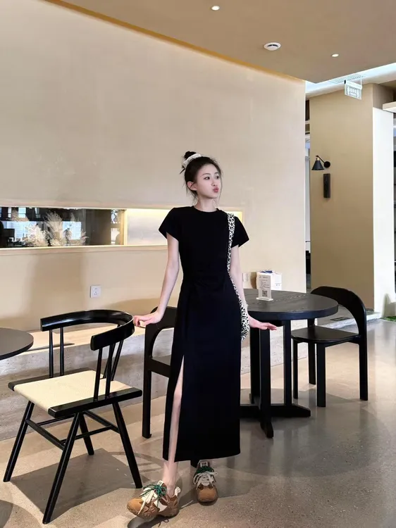 侧开叉高级显瘦连衣裙女2025夏季新款黑色修身长裙短袖连衣裙裙