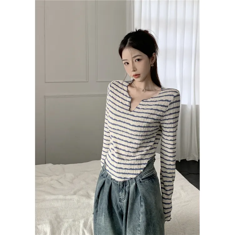 网红早秋 设计感V领木耳边长袖T恤女秋条纹长袖上衣3色